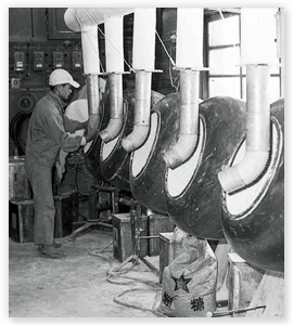 1955年（昭和30年）の工場内部